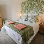 Manor Heath Apartment 1
